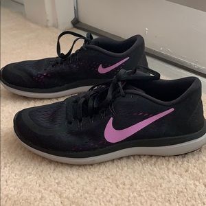 Like New!! Nike Flex Run